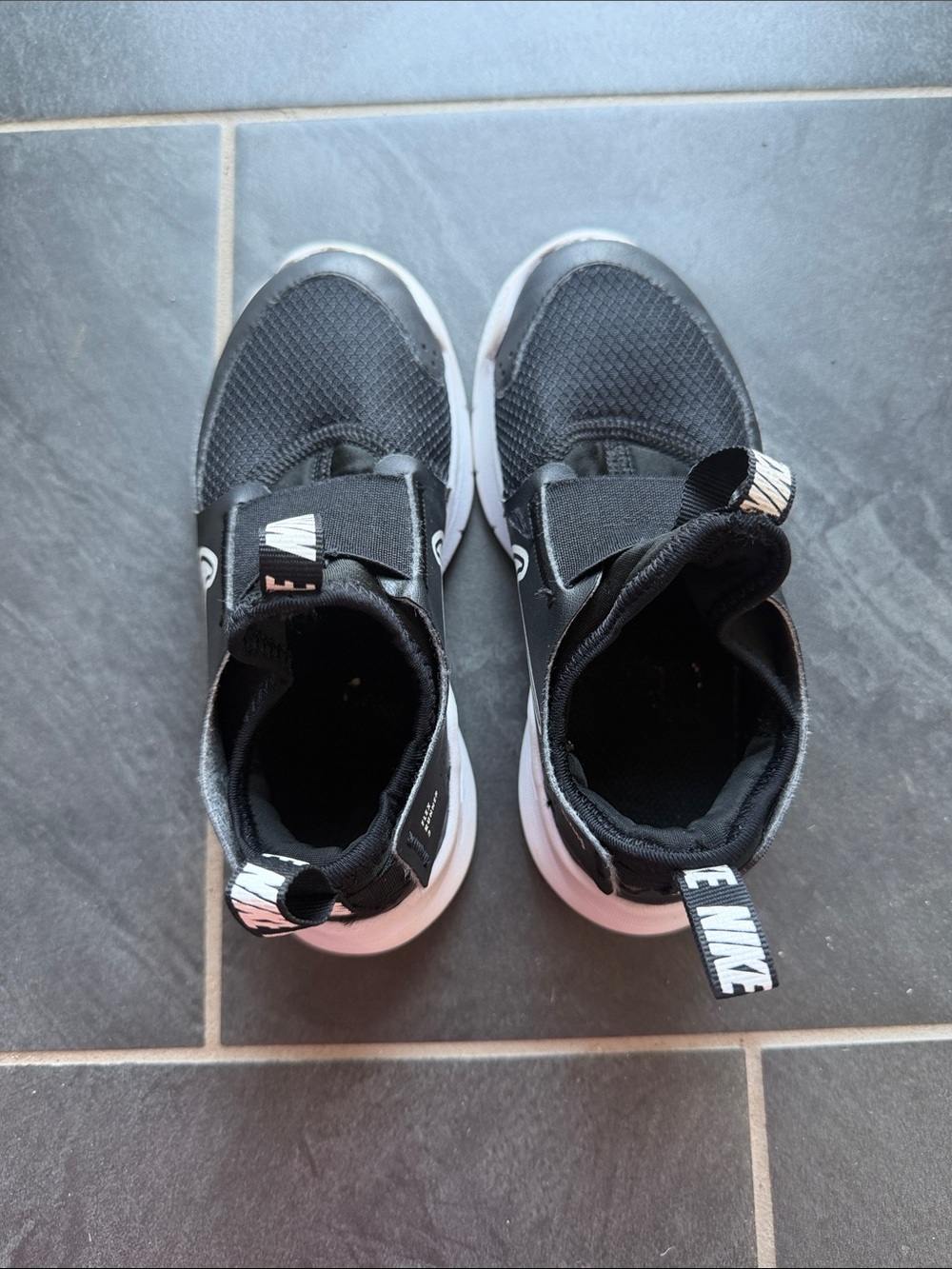 Nike Little Kids Black 11.5c Flex Runner Slip-On Sneakers